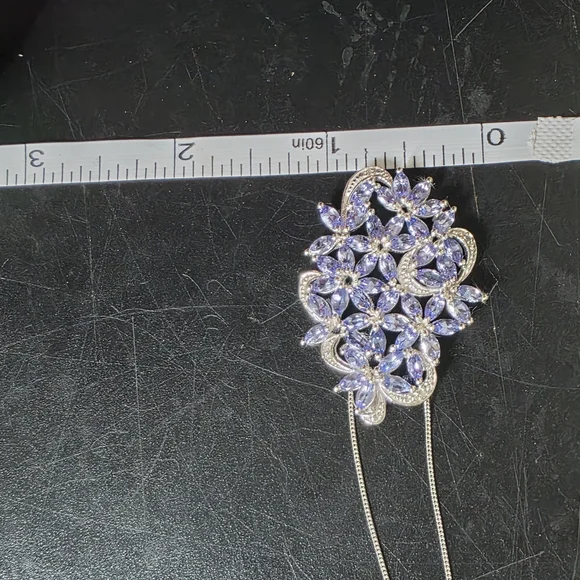 Elegant Silver and Tanzanite Jewelry Set - Picture 9 of 11